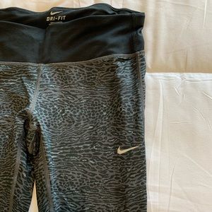 Nike Cropped Leggings